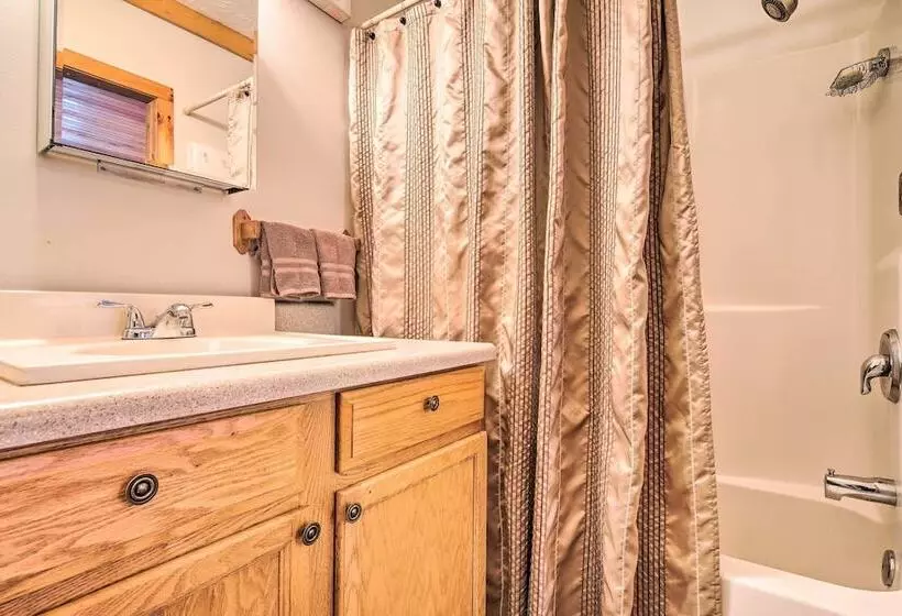 Penrose Home W/ Covered Deck + Fire Pit!