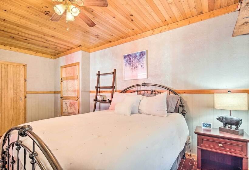 Penrose Home W/ Covered Deck + Fire Pit!