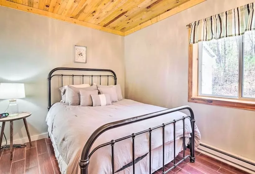 Penrose Home W/ Covered Deck + Fire Pit!