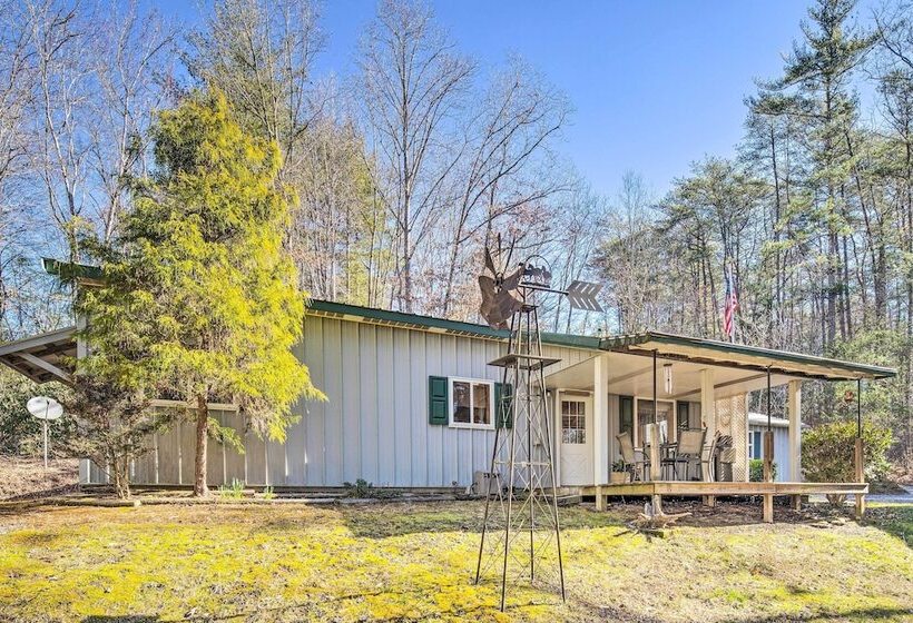 Penrose Home W/ Covered Deck + Fire Pit!