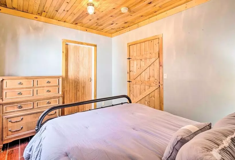 Penrose Home W/ Covered Deck + Fire Pit!