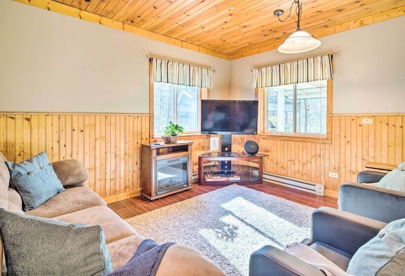 Penrose Home W/ Covered Deck + Fire Pit!