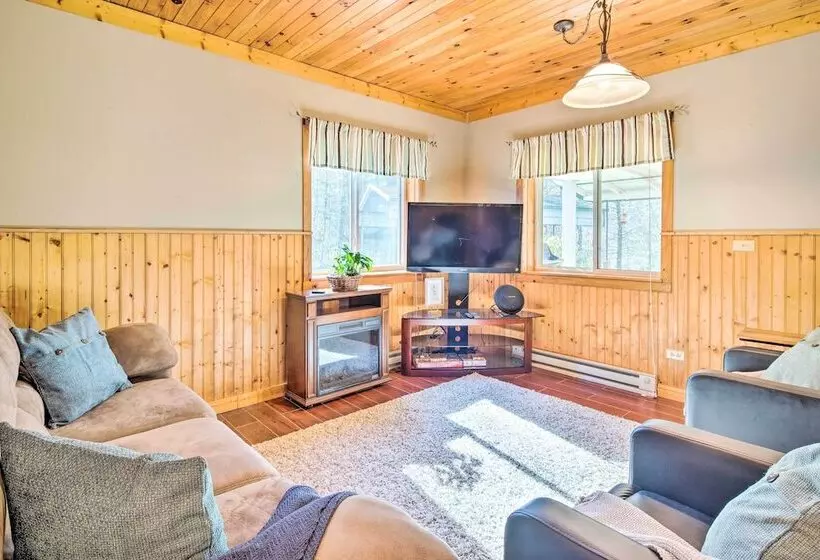 Penrose Home W/ Covered Deck + Fire Pit!