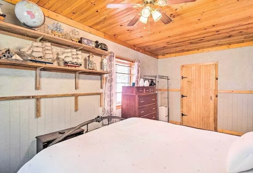 Penrose Home W/ Covered Deck + Fire Pit!