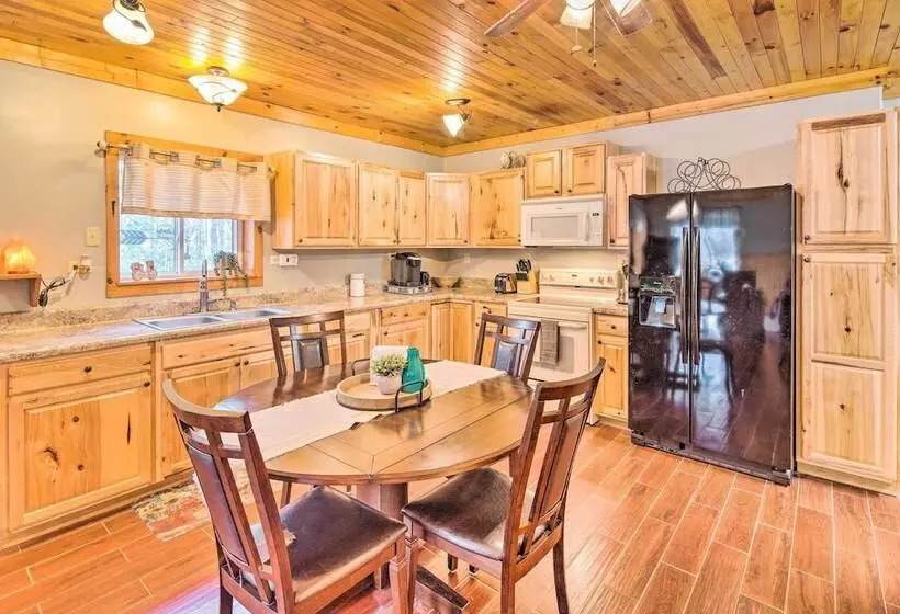 Penrose Home W/ Covered Deck + Fire Pit!