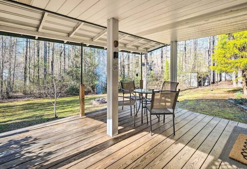 Penrose Home W/ Covered Deck + Fire Pit!