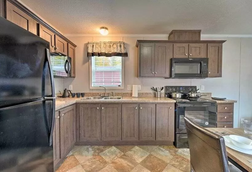 Pet Friendly Cassopolis Escape W/ Lake Access