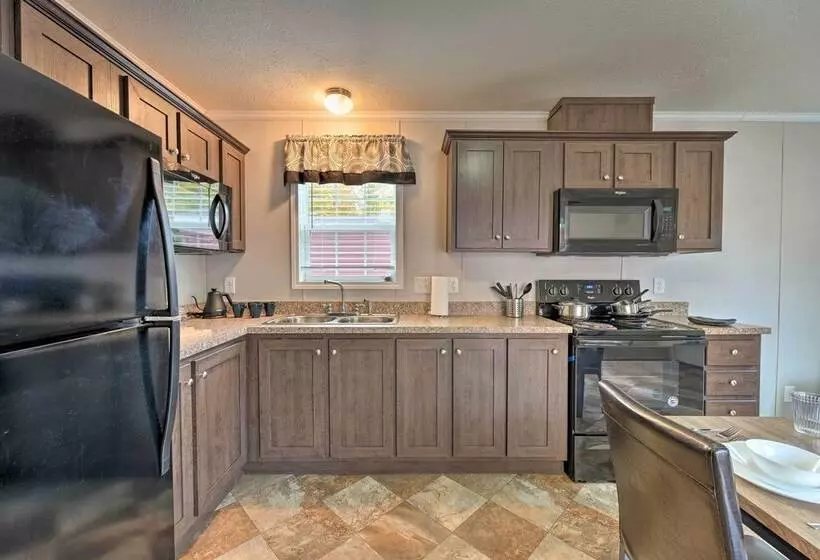 Pet Friendly Cassopolis Escape W/ Lake Access