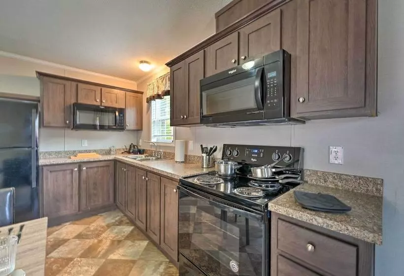 Pet Friendly Cassopolis Escape W/ Lake Access