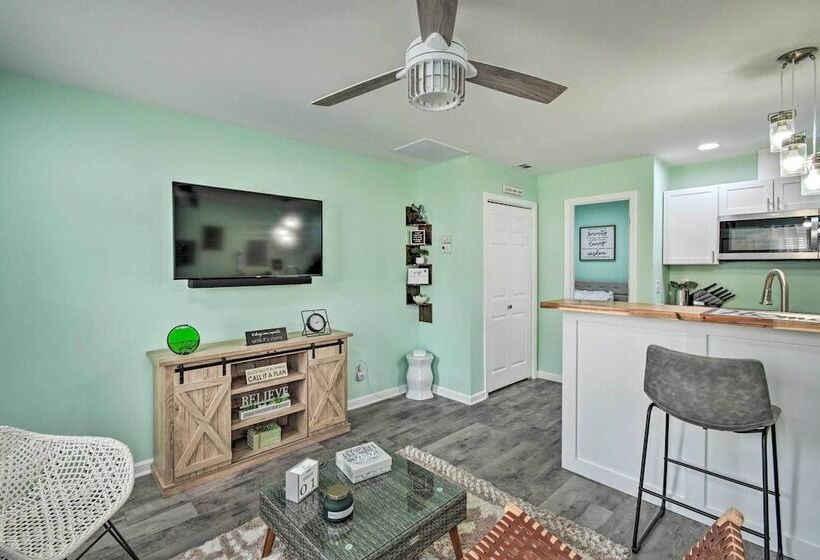 Pet Friendly Fayetteville Vacation Rental!