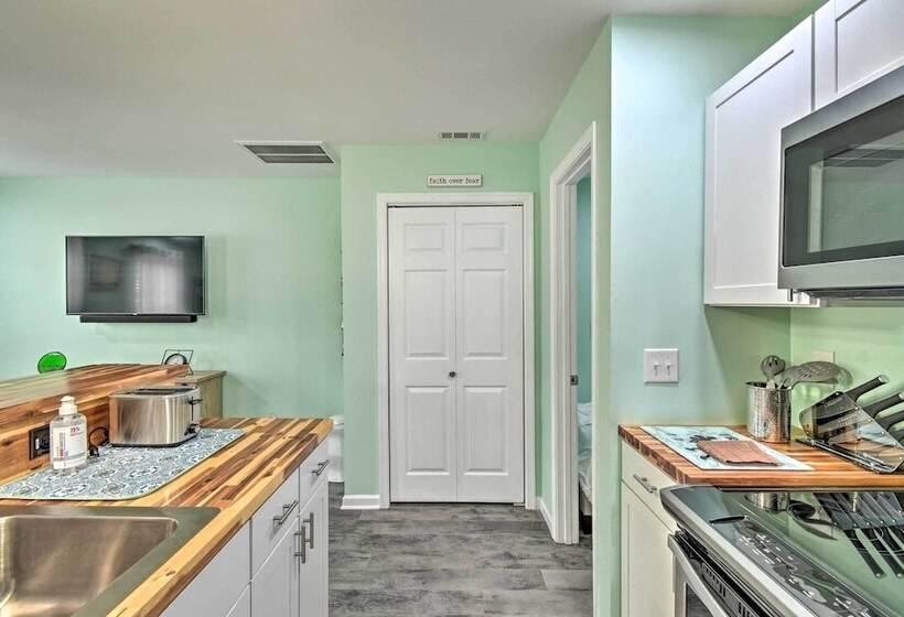 Pet Friendly Fayetteville Vacation Rental!