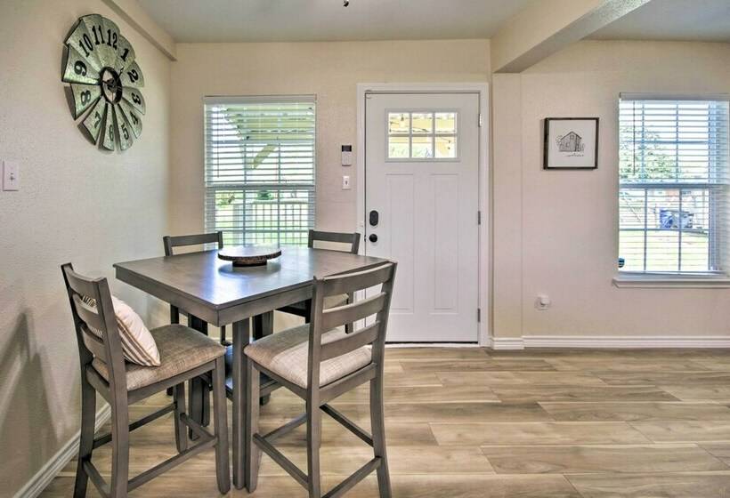 Relaxing Tomball Retreat: Walk To Main Street