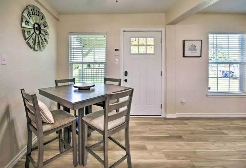 Relaxing Tomball Retreat: Walk To Main Street