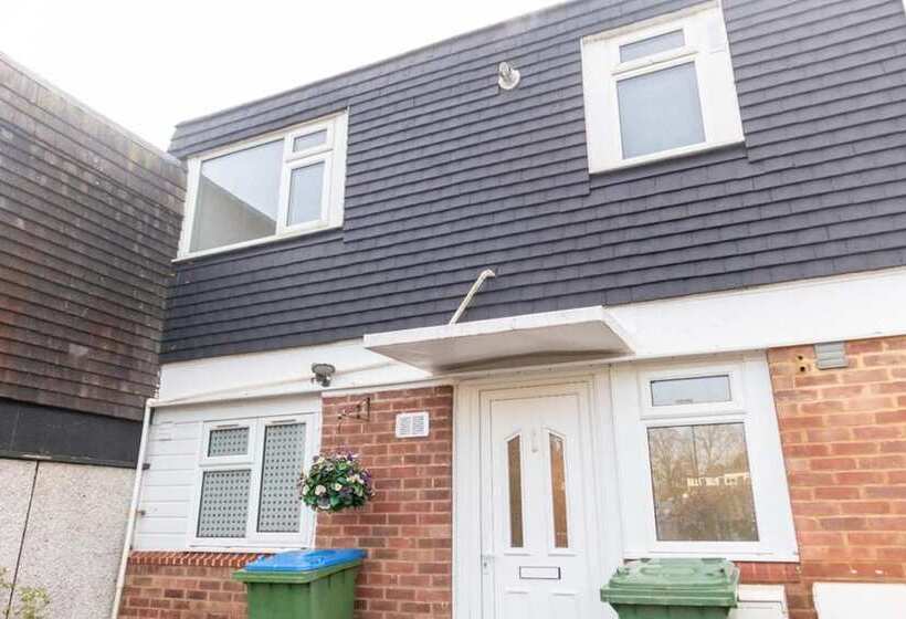 레지던스 Immaculate 4 Bed House In Southampton