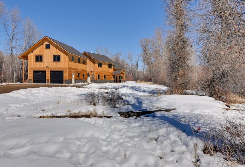 Riverfront Home W/ Bbq: 2 Mi To Downtown Gunnison!