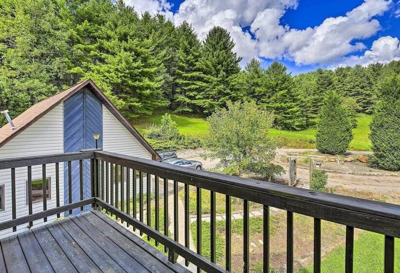 Secluded Mountain City Home W/ Deck & Views!