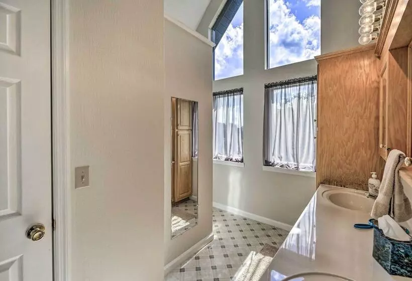 Secluded Mountain City Home W/ Deck & Views!