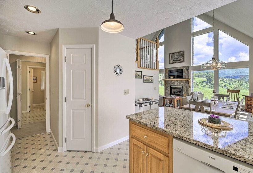 Secluded Mountain City Home W/ Deck & Views!