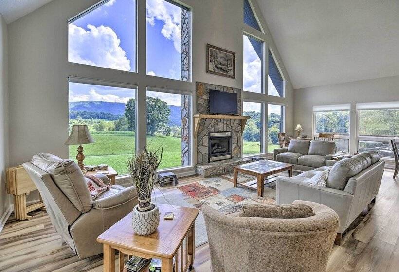 Secluded Mountain City Home W/ Deck & Views!