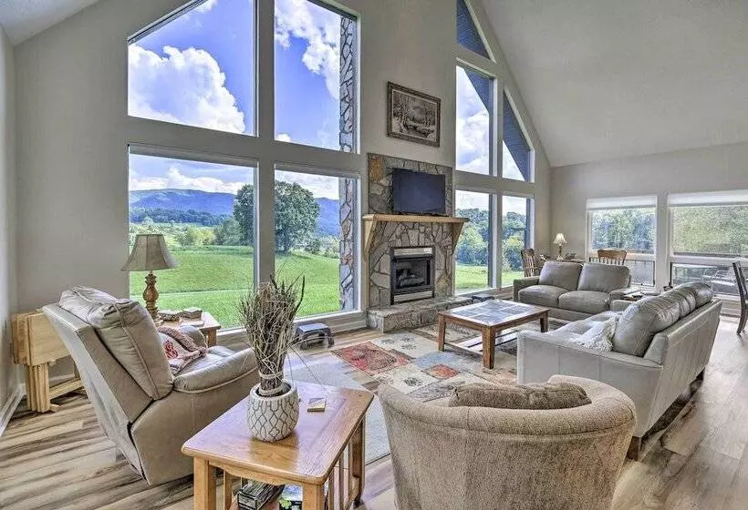 Secluded Mountain City Home W/ Deck & Views!