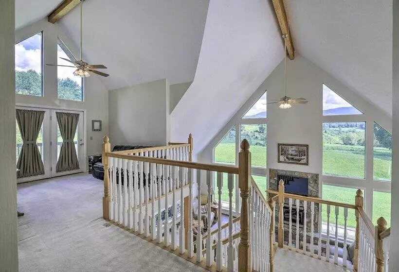 Secluded Mountain City Home W/ Deck & Views!