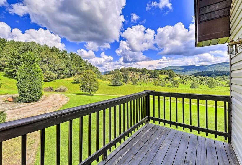 Secluded Mountain City Home W/ Deck & Views!