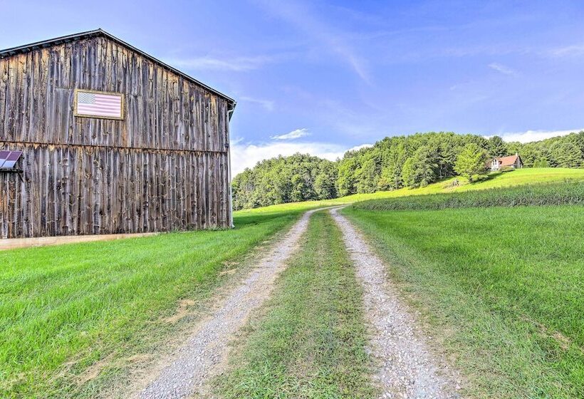 Secluded Mountain City Home W/ Deck & Views!