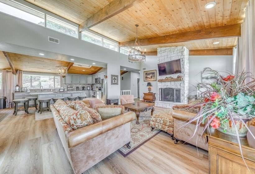 Serene Alto Cabin W/ Mountain Views & Fire Pit!