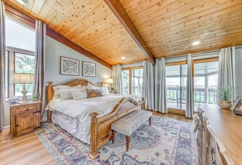 Serene Alto Cabin W/ Mountain Views & Fire Pit!