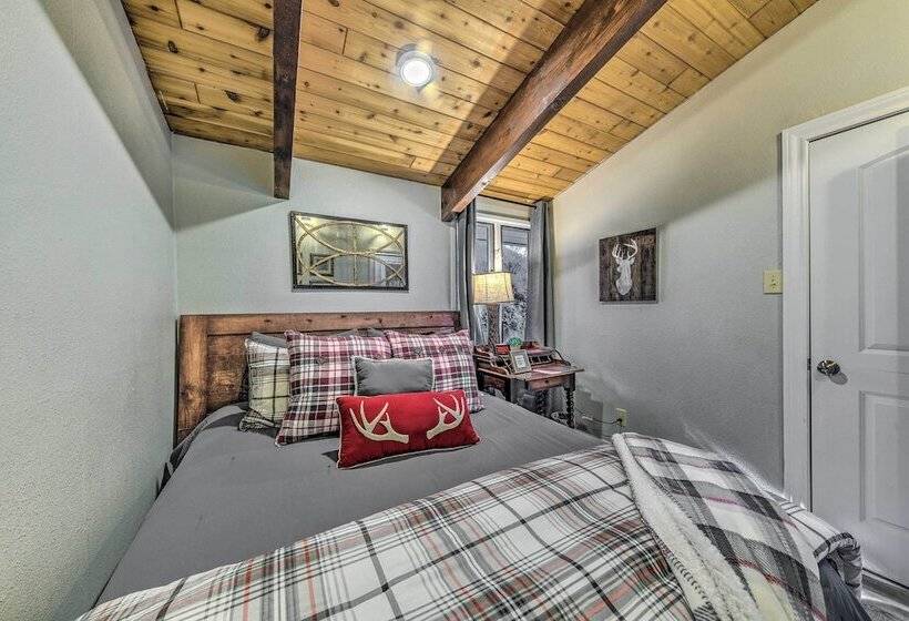 Serene Alto Cabin W/ Mountain Views & Fire Pit!