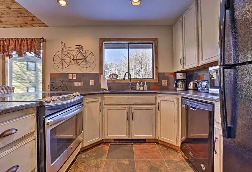 Serene Ski Retreat   3 Miles To Sun Valley Resort!