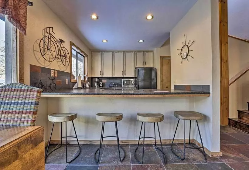 Serene Ski Retreat   3 Miles To Sun Valley Resort!