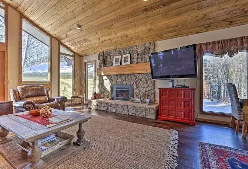 Serene Ski Retreat   3 Miles To Sun Valley Resort!