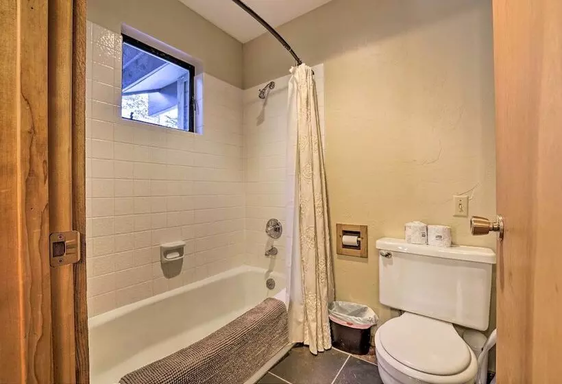 Serene Ski Retreat   3 Miles To Sun Valley Resort!