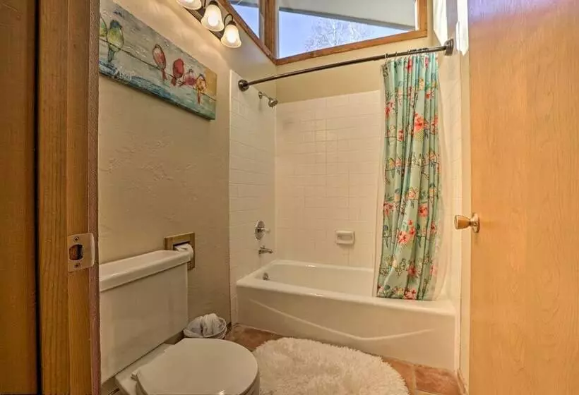 Serene Ski Retreat   3 Miles To Sun Valley Resort!