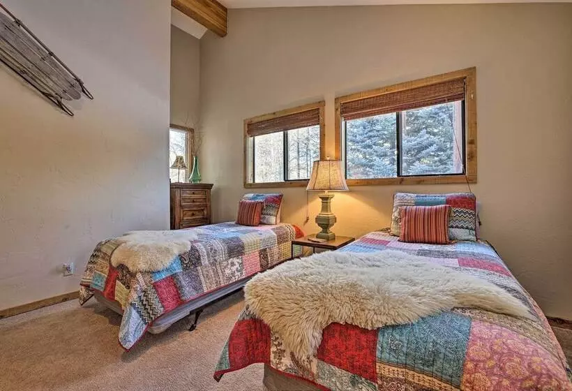 Serene Ski Retreat   3 Miles To Sun Valley Resort!