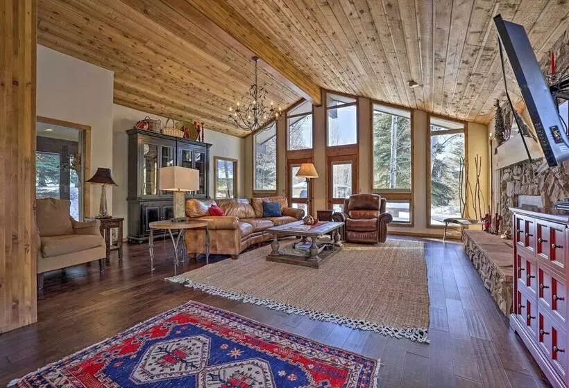 Serene Ski Retreat   3 Miles To Sun Valley Resort!