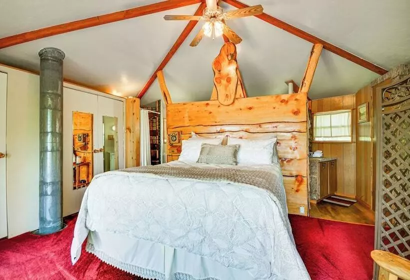 Snowflake Cabin    Mins To Cody & Red Lodge!