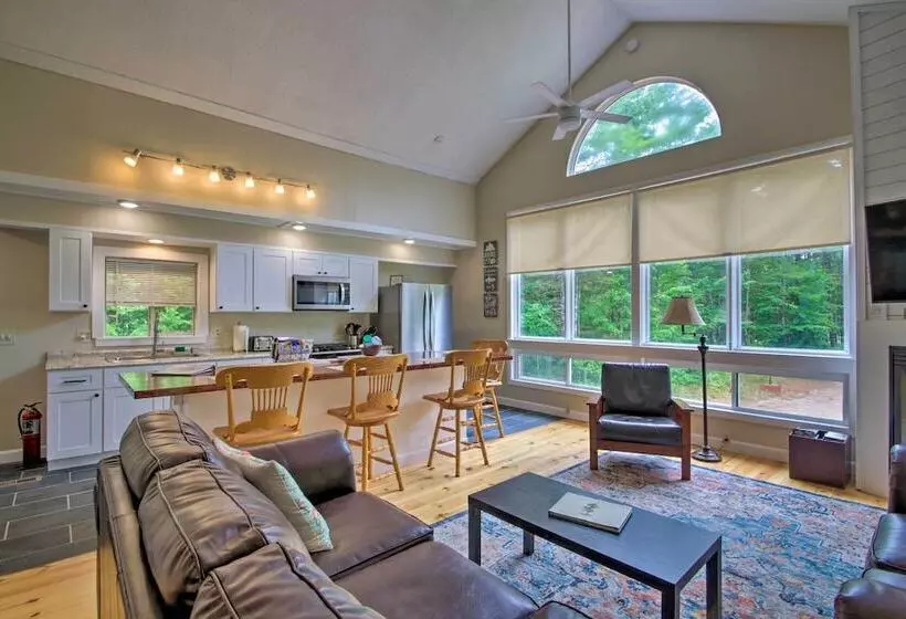 White Mountains Home W/ Hot Tub   Walk To Town!