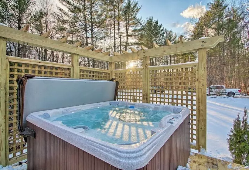 White Mountains Home W/ Hot Tub   Walk To Town!