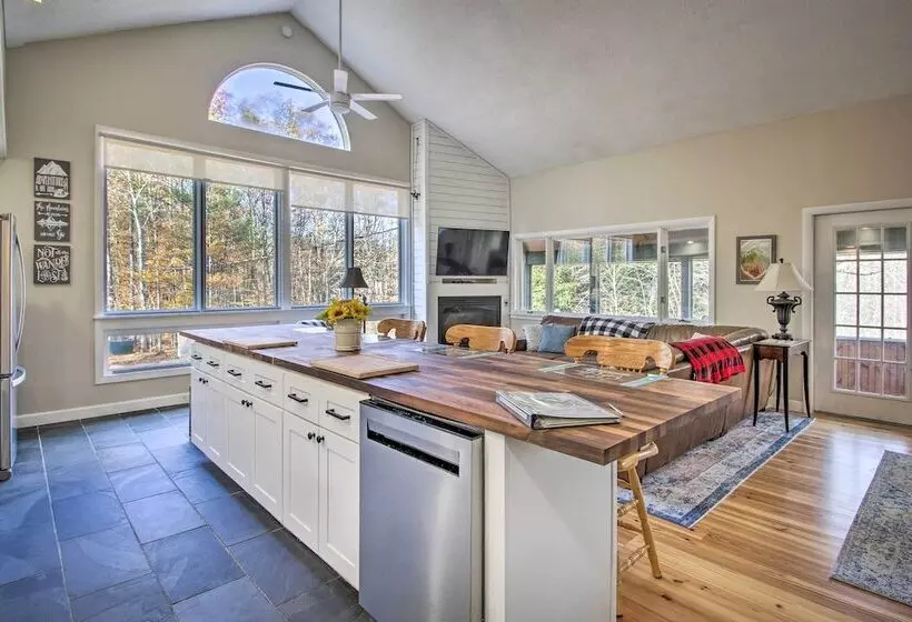 White Mountains Home W/ Hot Tub   Walk To Town!