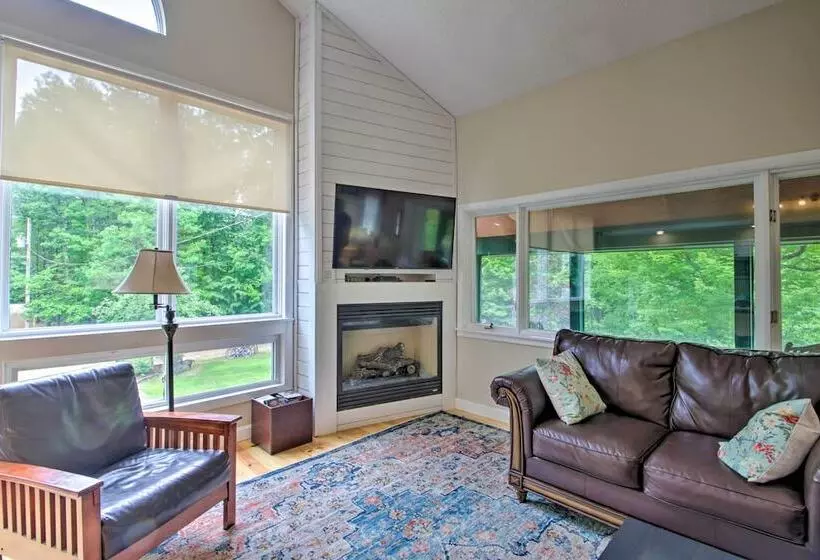 White Mountains Home W/ Hot Tub   Walk To Town!