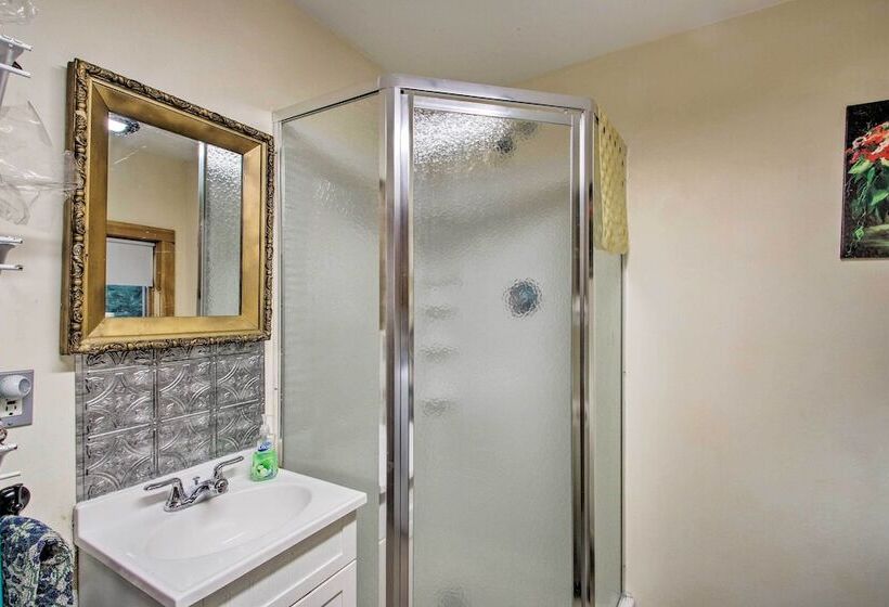 White Mountains Home W/ Hot Tub   Walk To Town!