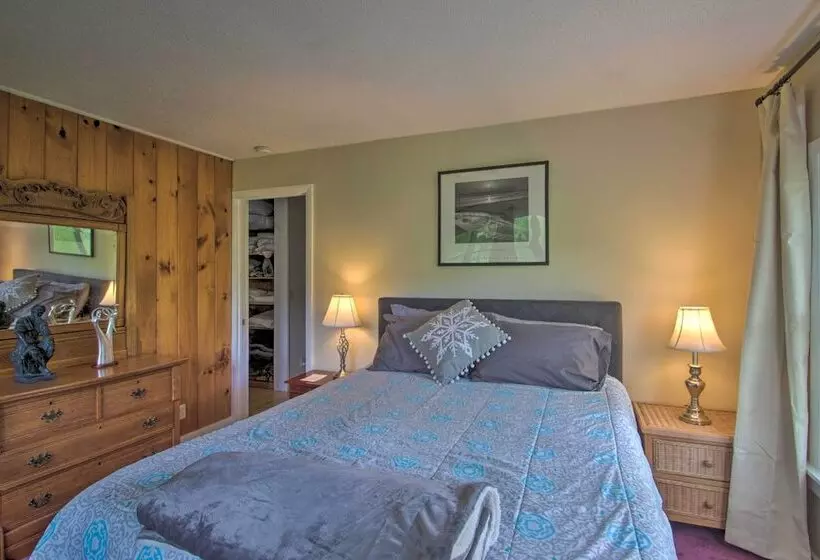 White Mountains Home W/ Hot Tub   Walk To Town!