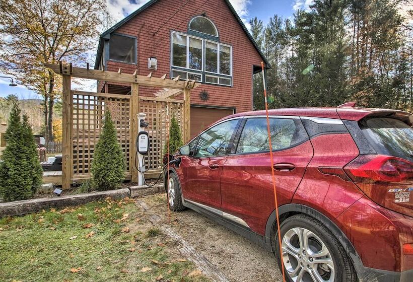 White Mountains Home W/ Hot Tub   Walk To Town!