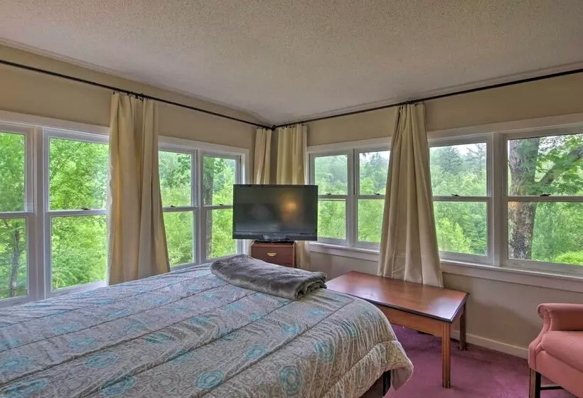 White Mountains Home W/ Hot Tub   Walk To Town!