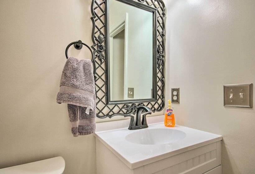 Sunny Lakefront Escape In Prosperity W/ Dock!