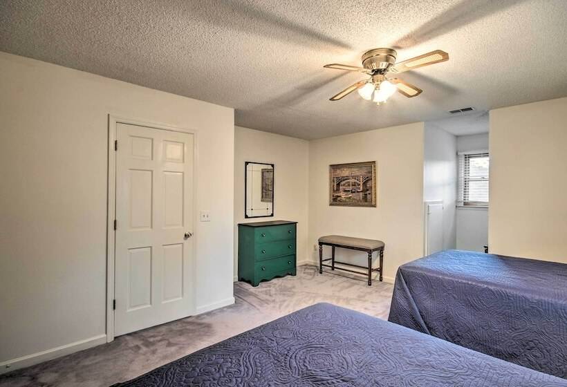 Sunny Lakefront Escape In Prosperity W/ Dock!