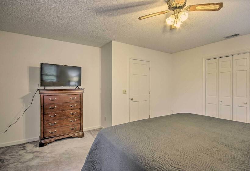 Sunny Lakefront Escape In Prosperity W/ Dock!