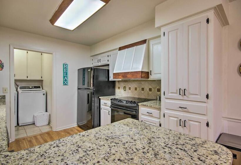 Sunny Lakefront Escape In Prosperity W/ Dock!